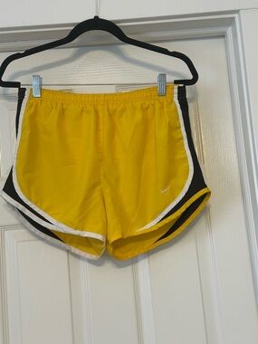 Nike Yellow Elastic Waist FIT DRY Athletic Shorts 🩳
